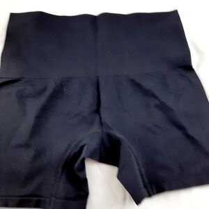 NWT plus size 1x Black High Waist Performance Shorts